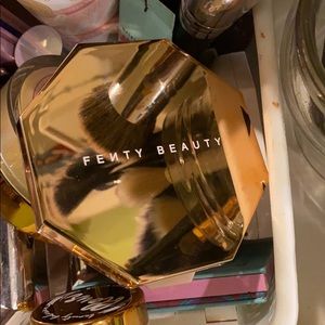 FENTY BEAUTY Sun Stalk’r Instant Warmth Bronzer